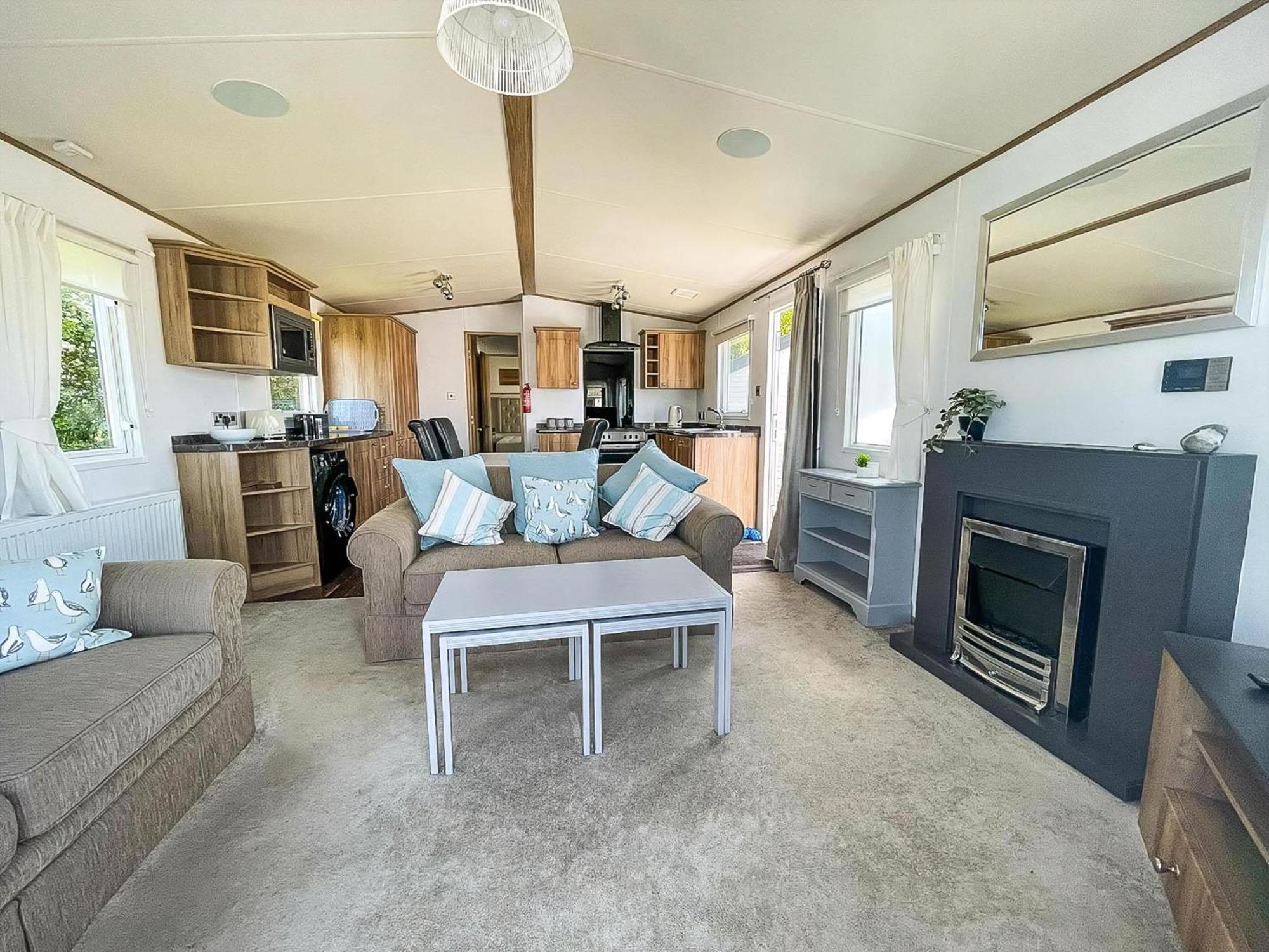 Beautiful Caravan With Decking At Carlton Meres Holiday Park, Suffolk Ref 60022M Saxmundham Exterior photo